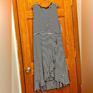 Apt 9 tshirt dress w/ faux wrap & ruffle trim in B&W